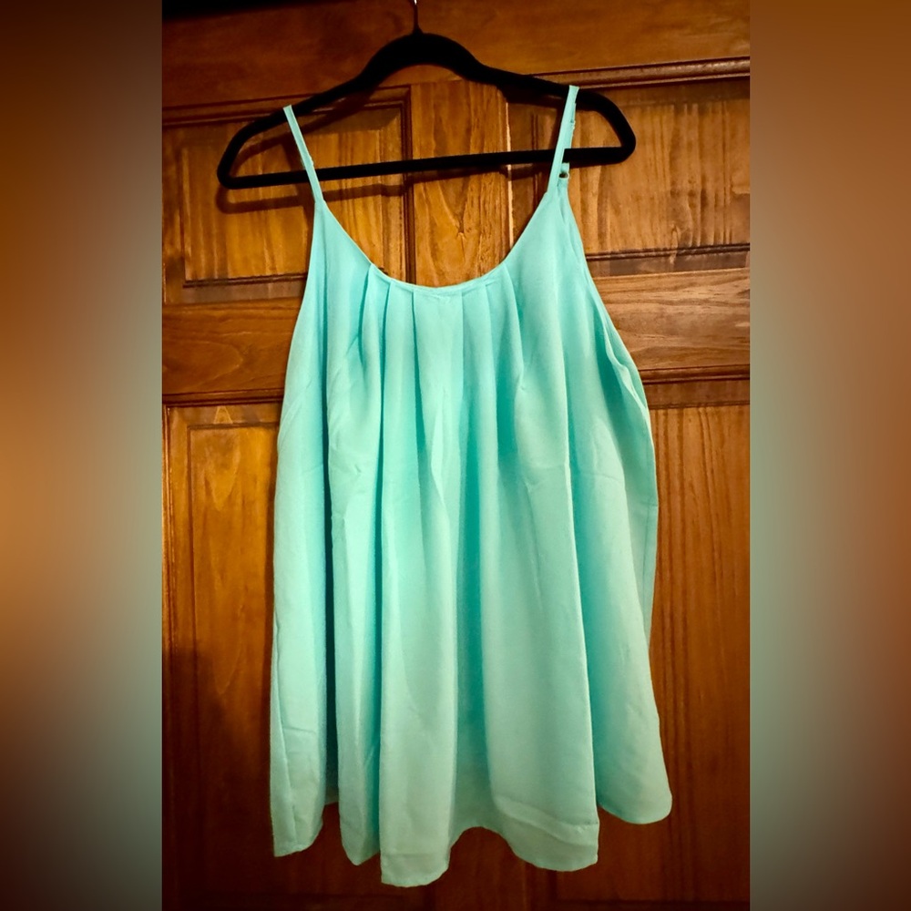 Zenana XL Teal/Mint Pleated Camisole with adjustable straps. NWOT